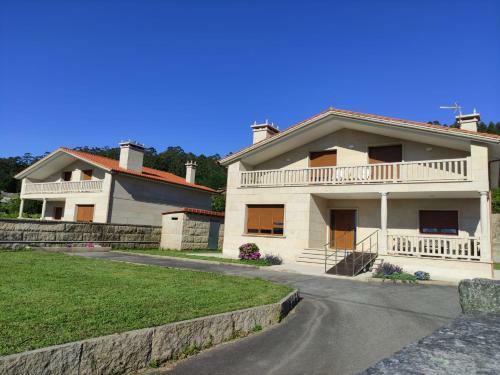 Chalets Tito G�mez Meis