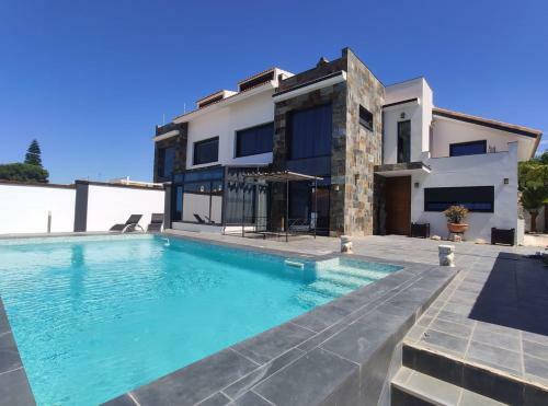 Chalet Con Piscina Privada En Mazag�n