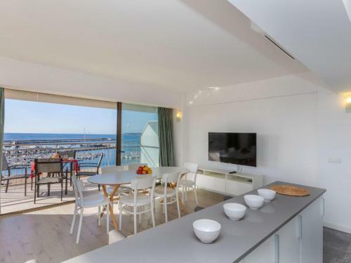 Apartment Jaume II By Interhome