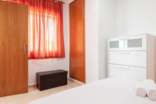 Apartamento Sunny Oropesa Duplex: Pool & Terrace Delight