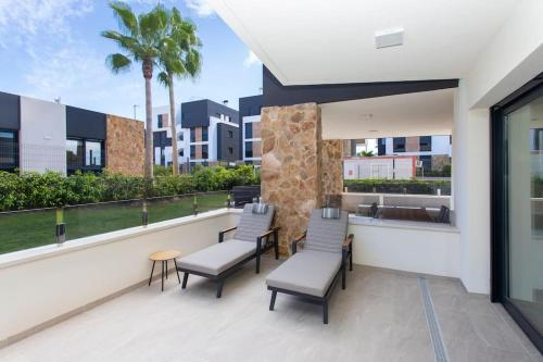 Sunrise Pool View Apartment