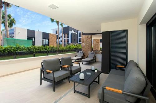 Sunrise Pool View Apartment