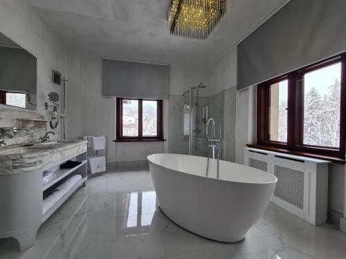Hostal Rezydencja Bia?y Jar