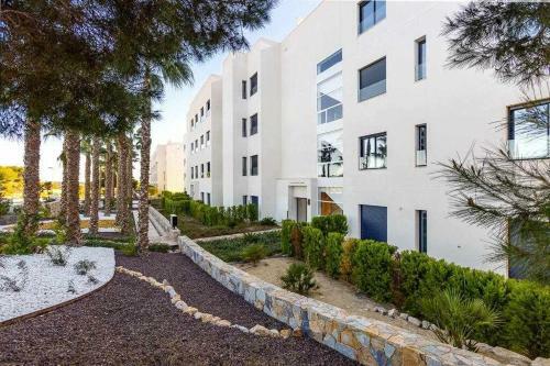 Apartamento Precioso Piso de 3 Dormitorios En Las Colinas