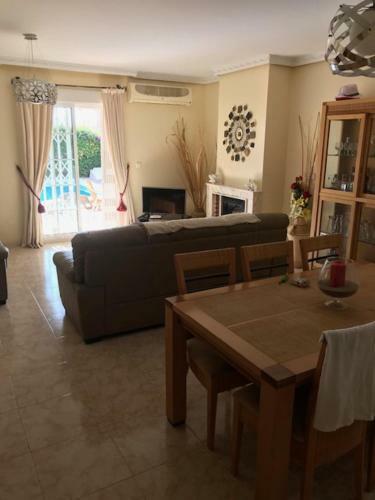 Inviting 4-bed Villa In Orihuela