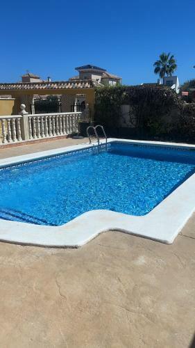 Inviting 4-bed Villa In Orihuela
