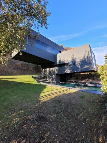 Villa The Black Line House