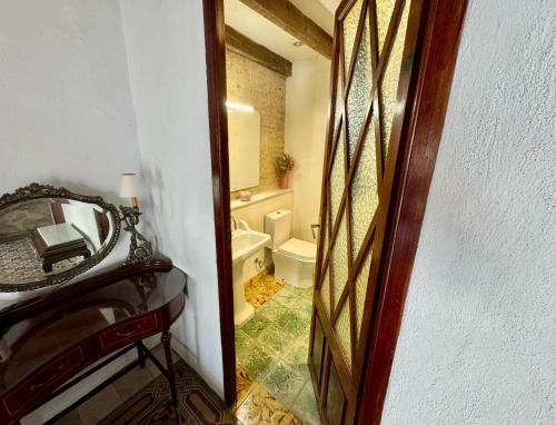 Hostal Oliva Courtyard Guesthouse