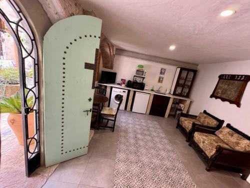 Hostal Oliva Courtyard Guesthouse