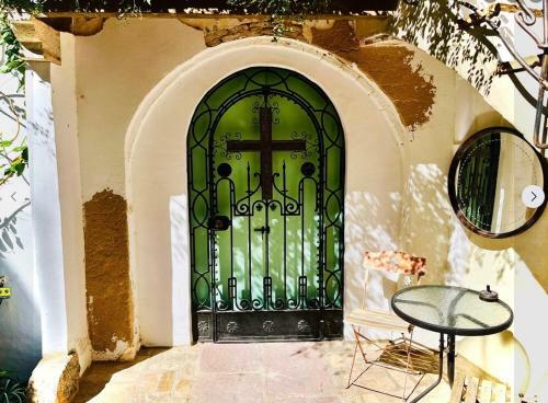 Hostal Oliva Courtyard Guesthouse