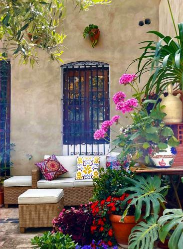 Hostal Oliva Courtyard Guesthouse