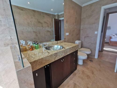 Monteferro, Nigr�n, Chalet Con Finca