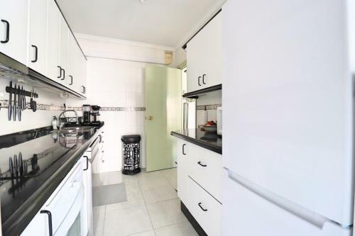 Apartamento 2 Bedroom In Parador With Pool And Seaview
