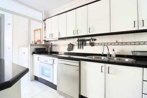 Apartamento 2 Bedroom In Parador With Pool And Seaview