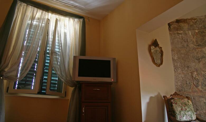 Hotel Peristil