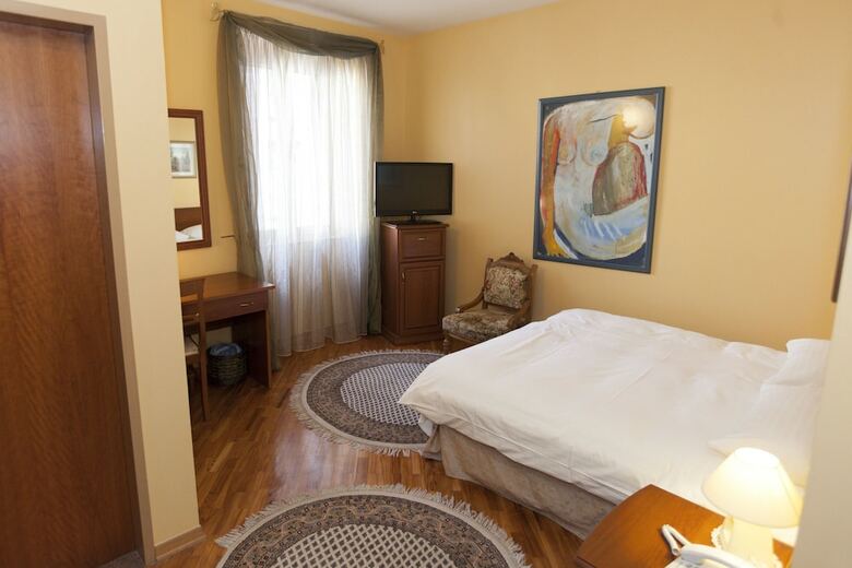 Hotel Peristil