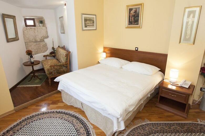 Hotel Peristil