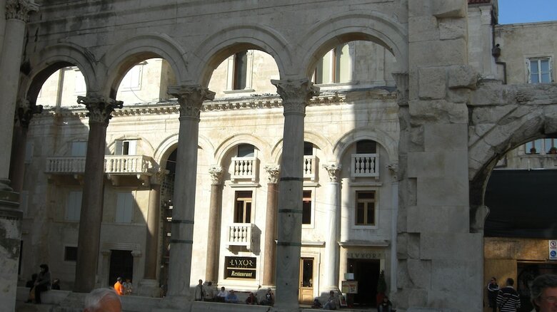 Hotel Peristil
