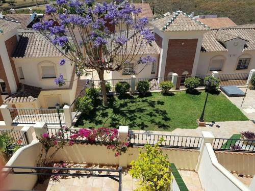 Stunning 2-bed House In Nerja W. Pool, A/c, Garage