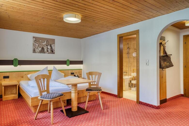Las Flores Apartments