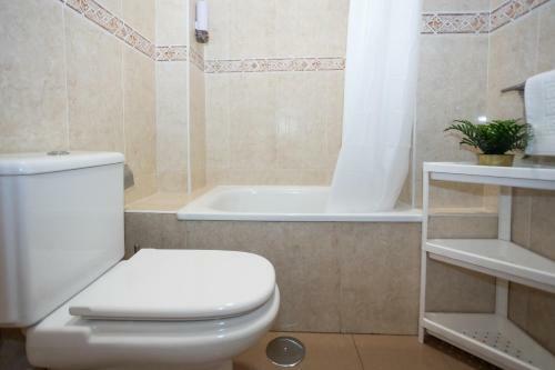 Hostal Naim Guest House Nerja