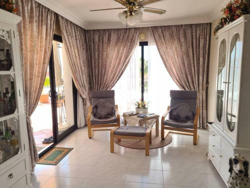Fantastiskt 6 B�dds Hus I Nerja