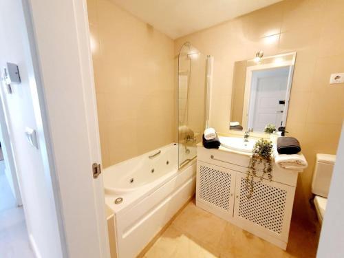 Apartamento Ptabaja. A Pie De Piscina En El Valle Golf Resort