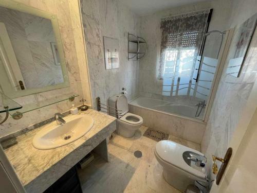 Apartamento E2 Equipado En Playa Granada Con Terraza De 11m2