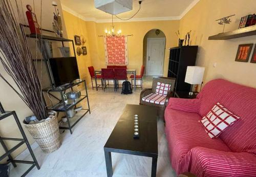 Apartamento E2 Equipado En Playa Granada Con Terraza De 11m2