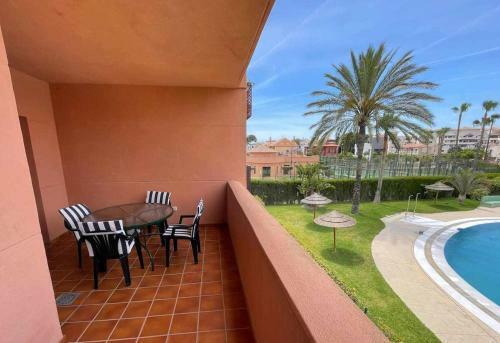 Apartamento E2 Equipado En Playa Granada Con Terraza De 11m2