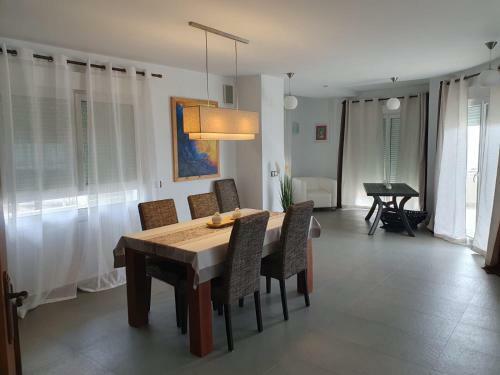Espacioso Apartamento En Primera L�nea Del Mar