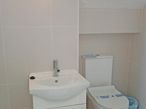 Casa Moraira, 3 Dormitorios, 6 Personas - Es-216-18