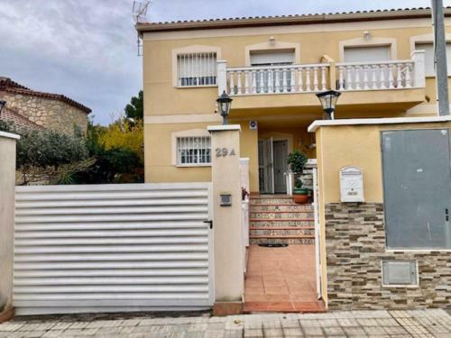 Casa Miami Playa, 4 Dormitorios, 8 Personas - Es-9-156