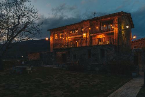Can Riera De Montagut - Masia Per 20 Persones