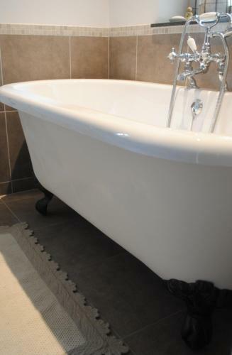 B&B Jadis Et Nagu�re