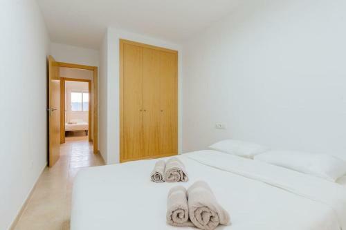 Apartamento Moncofa Beachside Retreat: Poolside Bliss