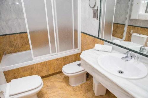 Espacioso Apartamento De 3 Cuartos Con Piscina