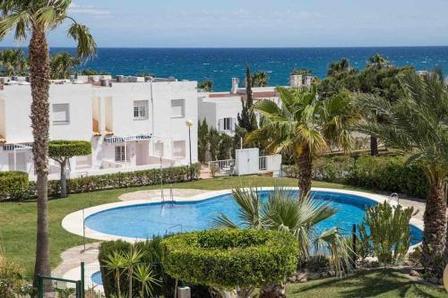 Espacioso Apartamento De 3 Cuartos Con Piscina