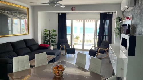 Casa Con Acceso Directo A La Playa De Moj�car