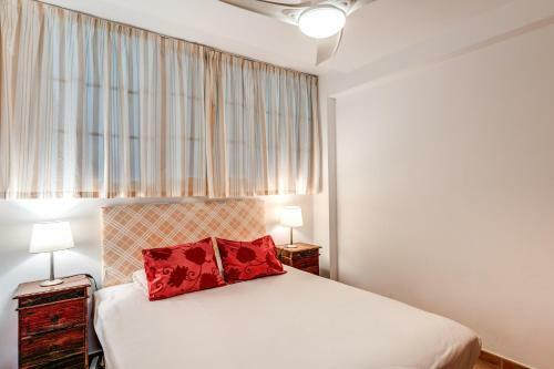 Luxury Apartament , Sea Views Private Garden