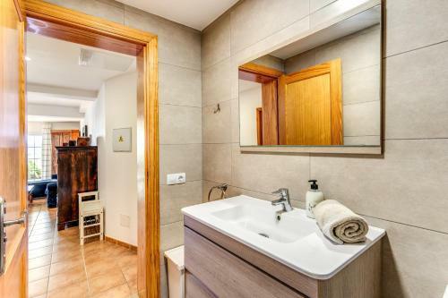 Luxury Apartament , Sea Views Private Garden