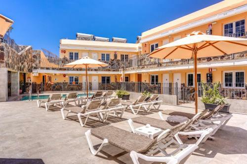 Luxury Apartament , Sea Views Private Garden