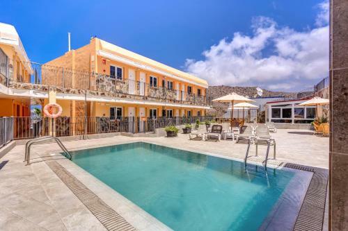 Luxury Apartament , Sea Views Private Garden