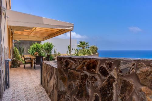 Luxury Apartament , Sea Views Private Garden