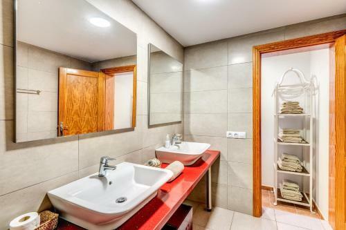 Luxury Apartament , Sea Views Private Garden
