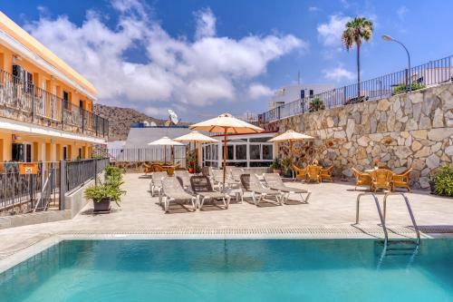 Luxury Apartament , Sea Views Private Garden