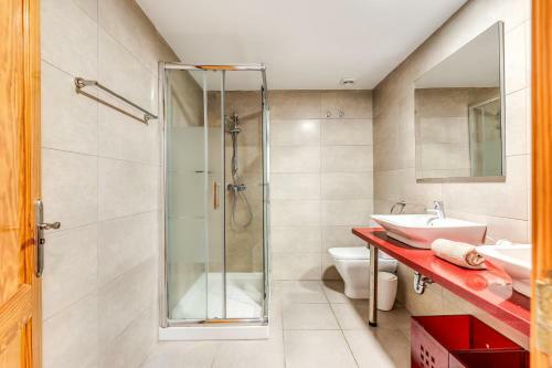 Luxury Apartament , Sea Views Private Garden