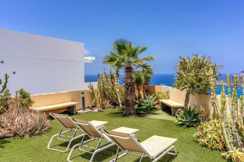 Luxury Apartament , Sea Views Private Garden