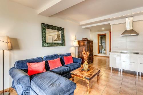 Luxury Apartament , Sea Views Private Garden