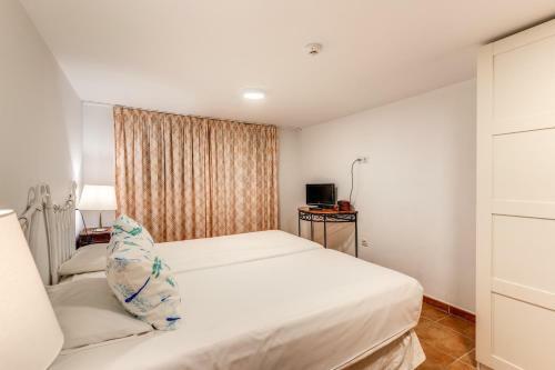 Luxury Apartament , Sea Views Private Garden